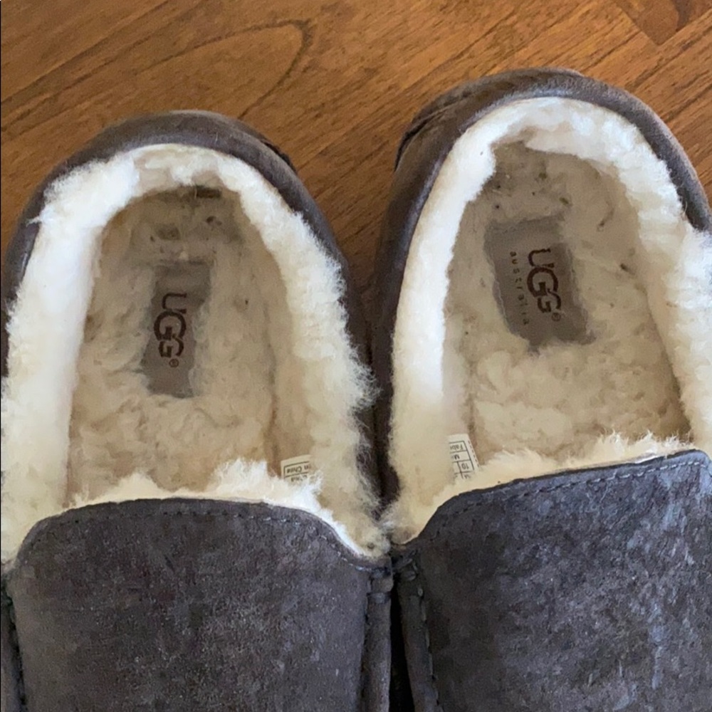 Ugg Slippers - Picture 2 of 4